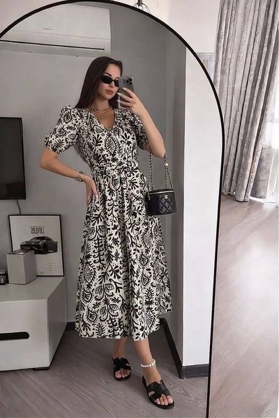 Стильное платье миди из белого батиста с черным принтом, с короткими рукавами-буфами, акцентированной талией, V-образным вырезом, пояс IMM_368 фото